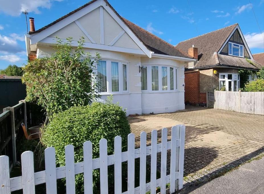Cosy Bournemouth Bungalow Ferndown Luaran gambar